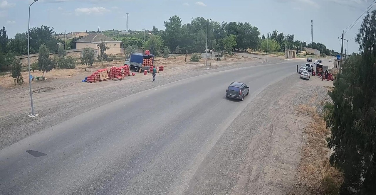 Yol kənarlarında satışla məşğul olanlara MÜRACİƏT (FOTOLAR)
